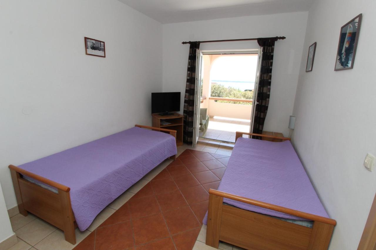 Apartments And Rooms With Parking Space Mandre, Pag - 6309 Kolan Exterior photo