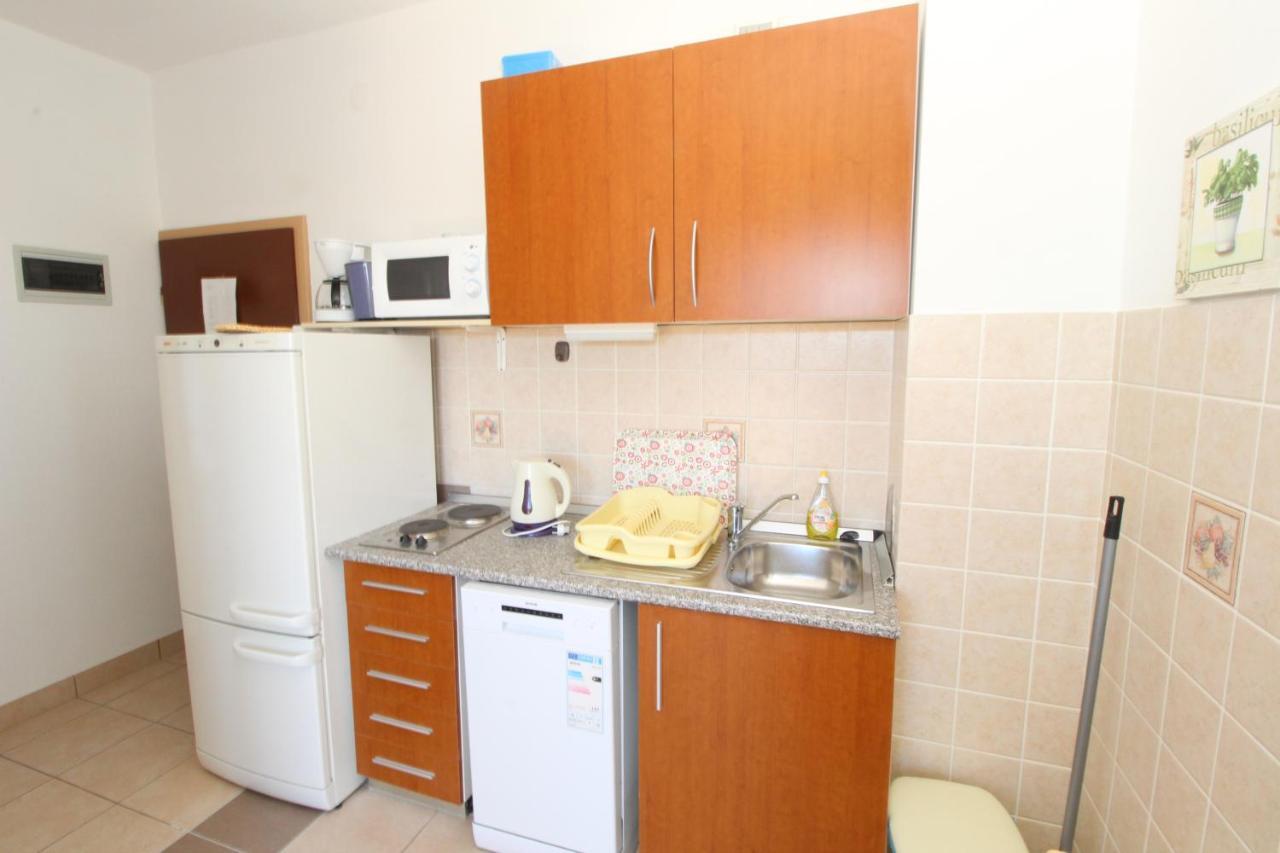 Apartments And Rooms With Parking Space Mandre, Pag - 6309 Kolan Exterior photo