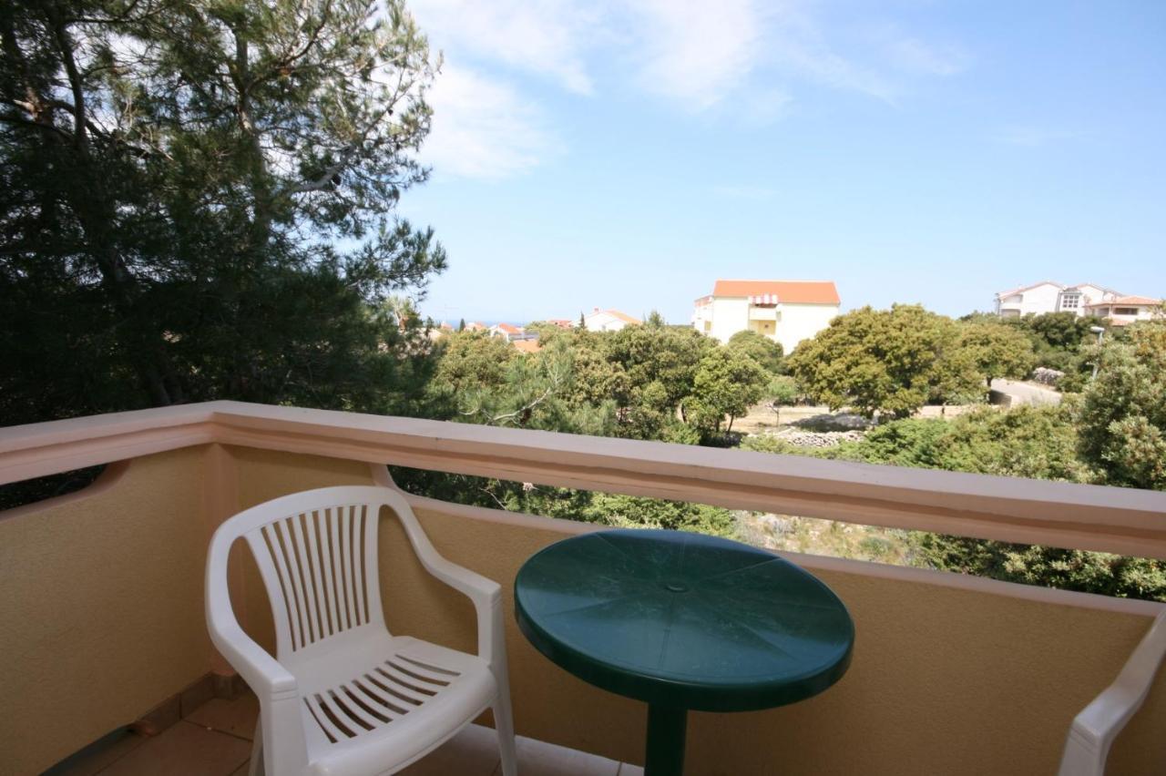 Apartments And Rooms With Parking Space Mandre, Pag - 6309 Kolan Exterior photo