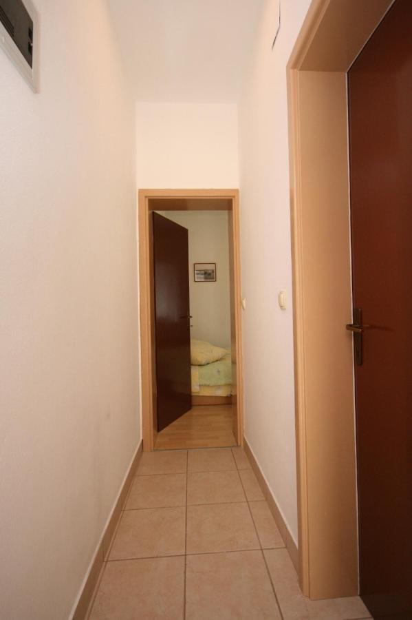Apartments And Rooms With Parking Space Mandre, Pag - 6309 Kolan Exterior photo