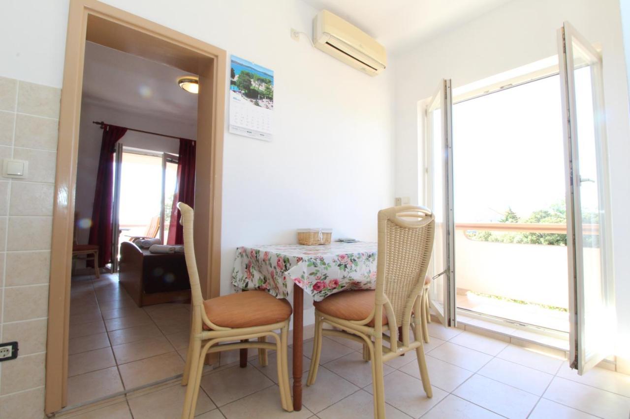Apartments And Rooms With Parking Space Mandre, Pag - 6309 Kolan Exterior photo