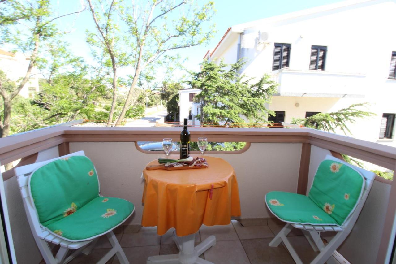 Apartments And Rooms With Parking Space Mandre, Pag - 6309 Kolan Exterior photo