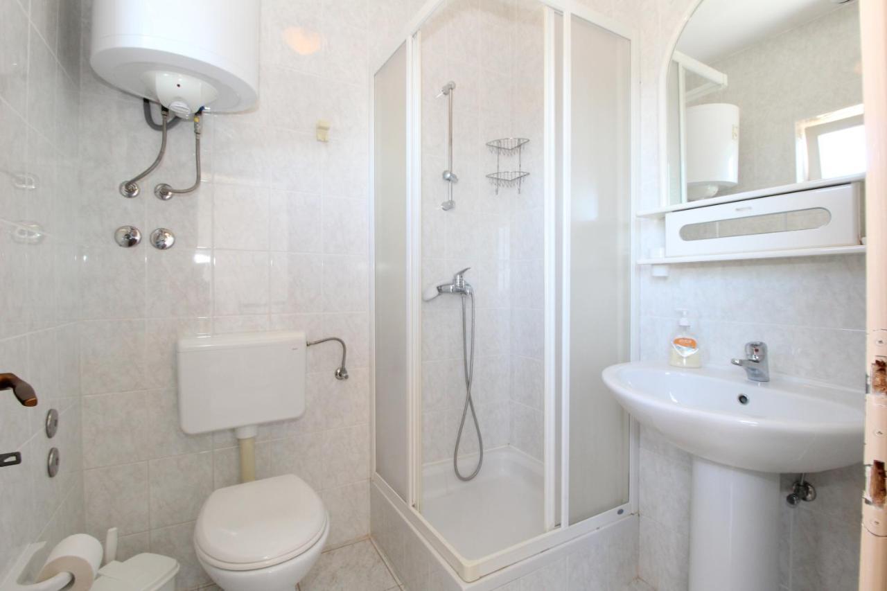 Apartments And Rooms With Parking Space Mandre, Pag - 6309 Kolan Exterior photo