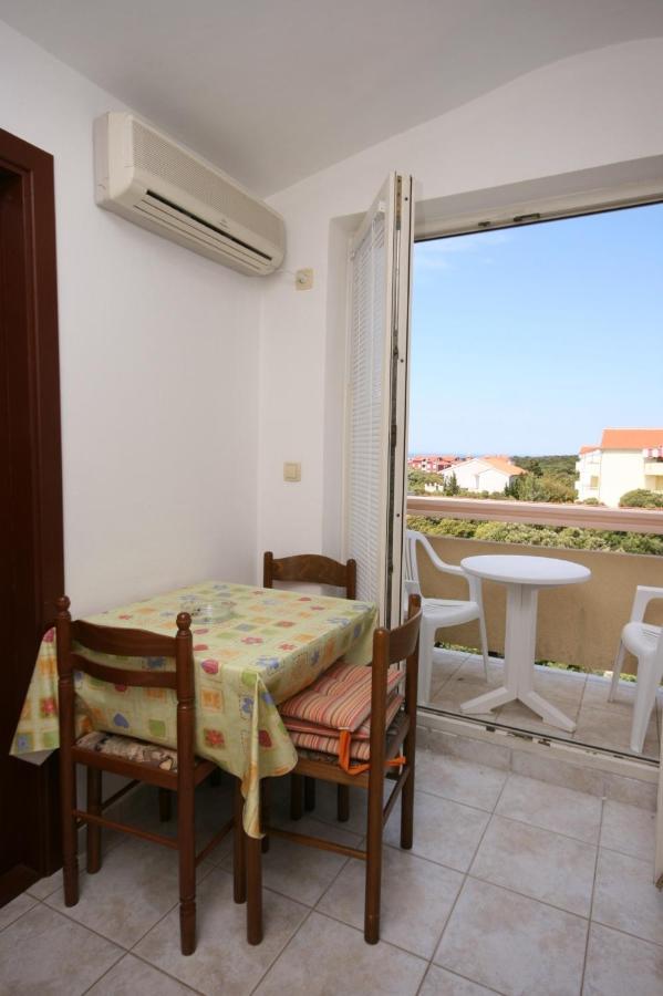 Apartments And Rooms With Parking Space Mandre, Pag - 6309 Kolan Exterior photo