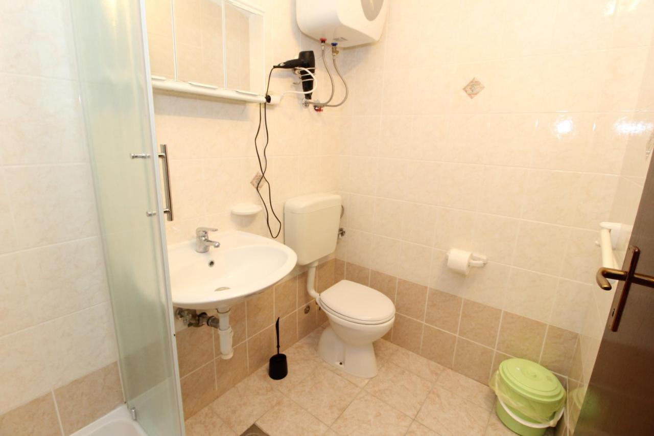 Apartments And Rooms With Parking Space Mandre, Pag - 6309 Kolan Exterior photo